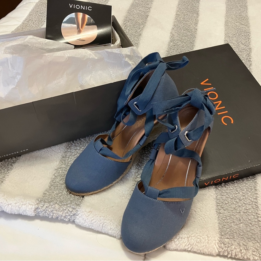 Vionic Kaitlyn Women's Blue Denim Espadrille Wedges